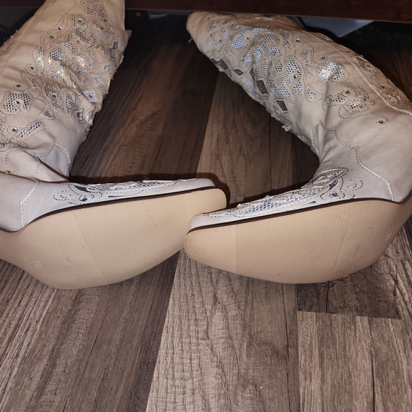 NWOT Cream and Silver Embellished  Cowboy Boots size 38/7 Never Worn - Picture 5 of 9